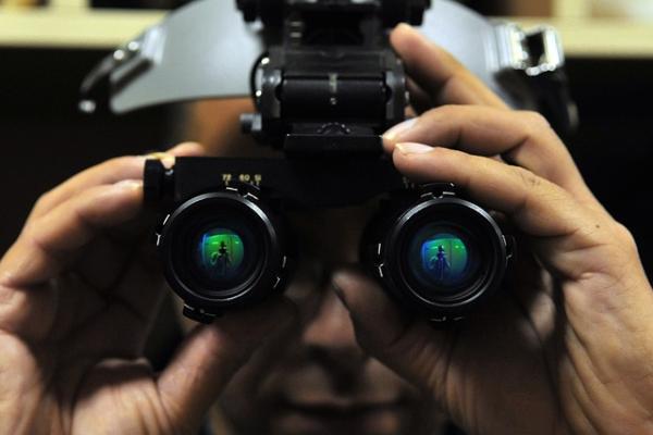 Night vision goggles-facing forward-adjusting